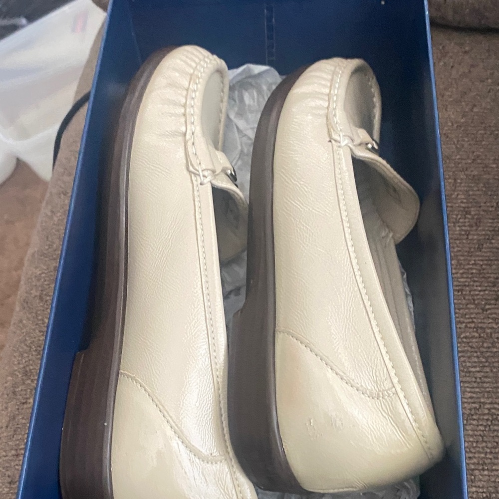 SAS  Off-White Loafers
